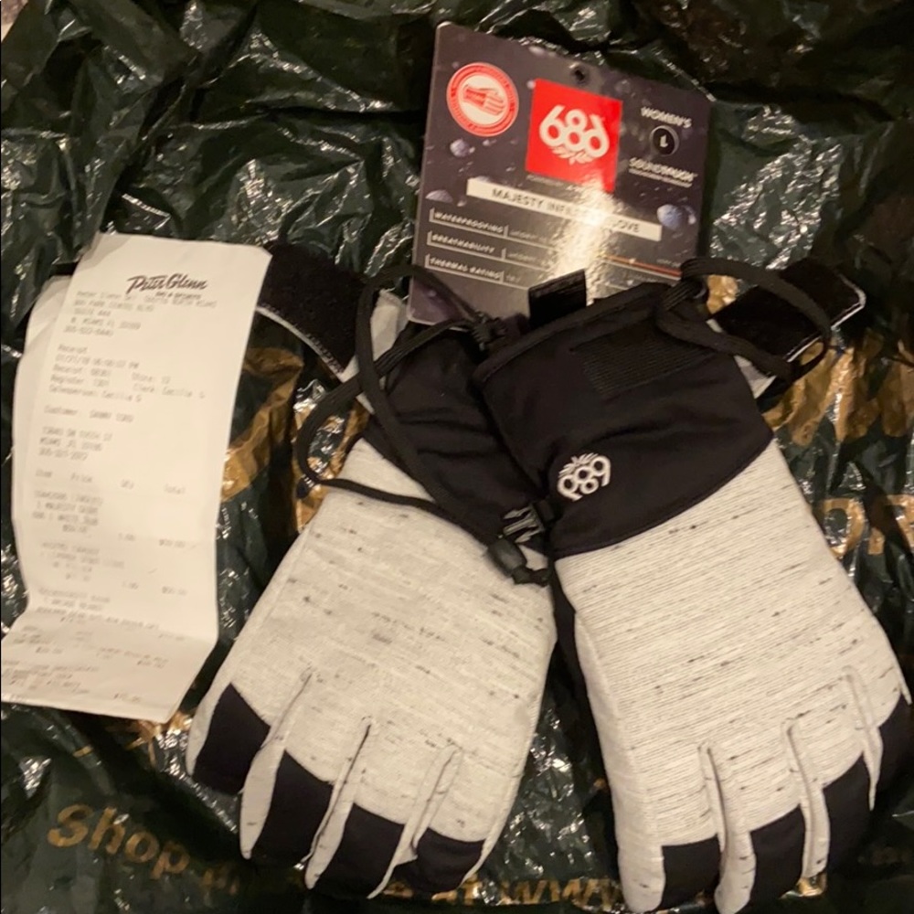 Snow Gloves by Majesty Glove